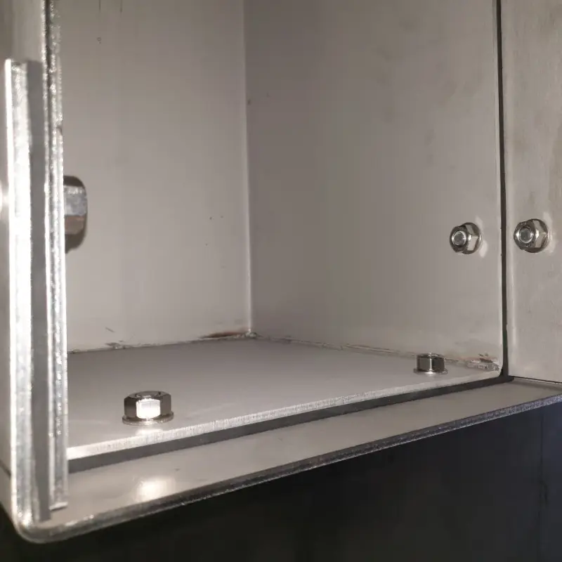 Binnenkant van een RVS-behuizing
